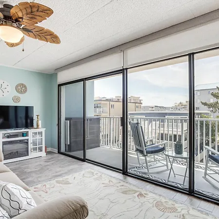 Ocean City Condo With Balcony - Walk To Beach!