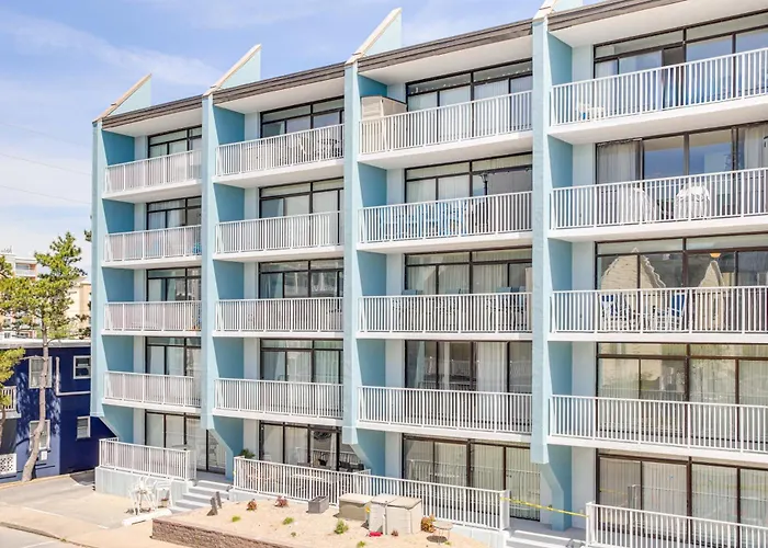 Holiday home Stroll To Shore! W/ Balcony In Ocean